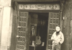 In front of guitar shop of José Ramirez, Madrid 1967